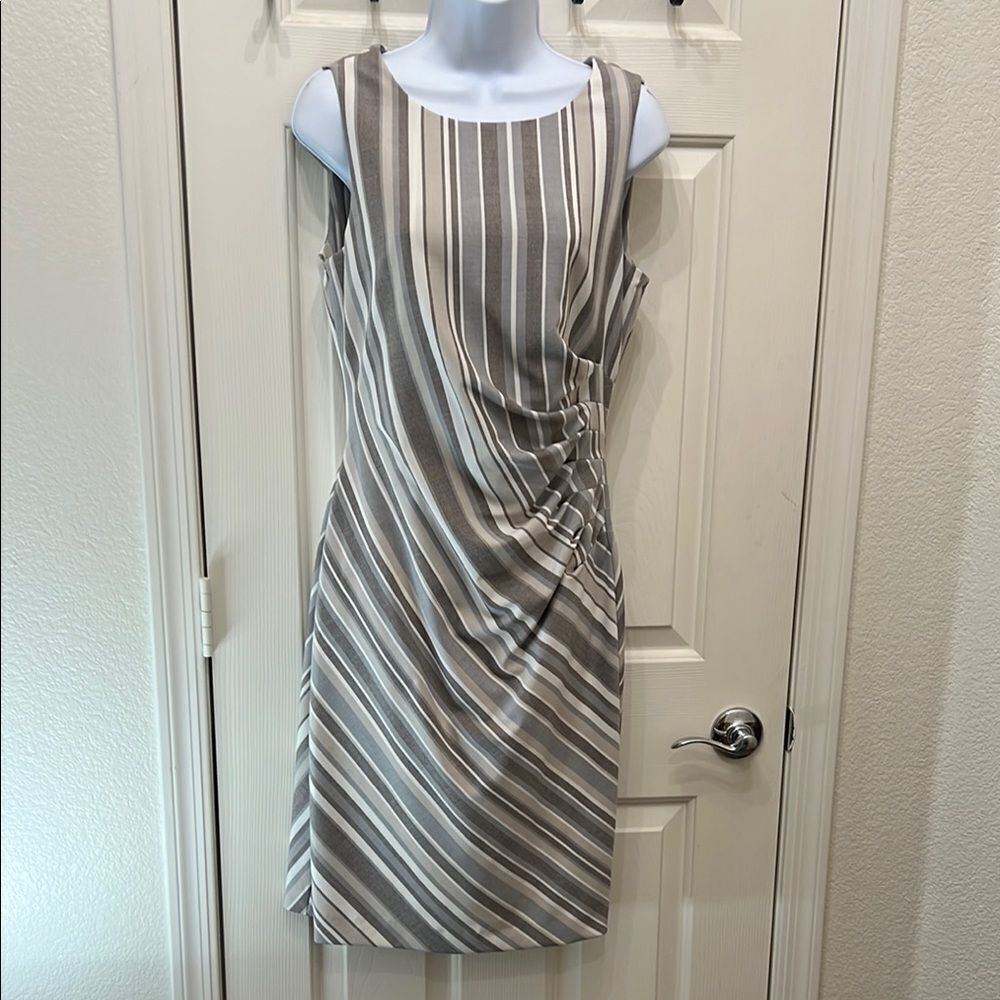 Calvin Klein Dress Sz 8 Scoop Neck Striped Sleeveless Gray Beige Slimming Ruched